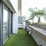Beautiful Designer Appt With Terrace On The Seine